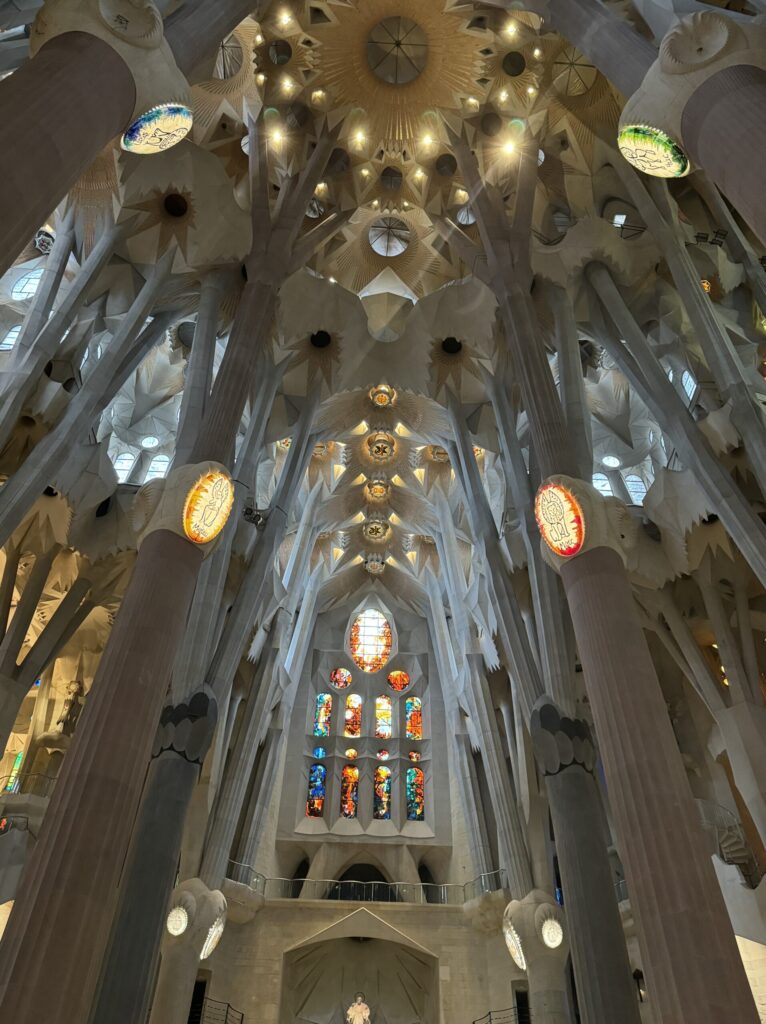 サグラダファミリア内部