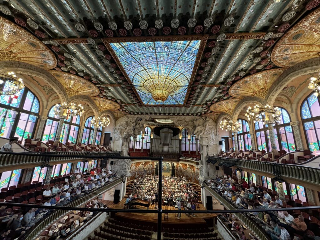 カタルーニャ音楽堂で練習する市民合唱団