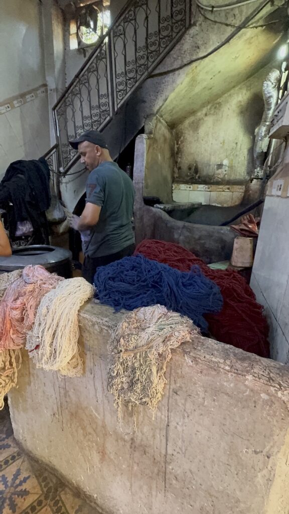 マラケシュ旧市街・職人街の染め物屋