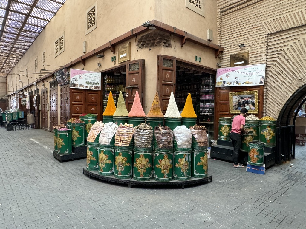 マラケシュ旧市街のスパイス屋