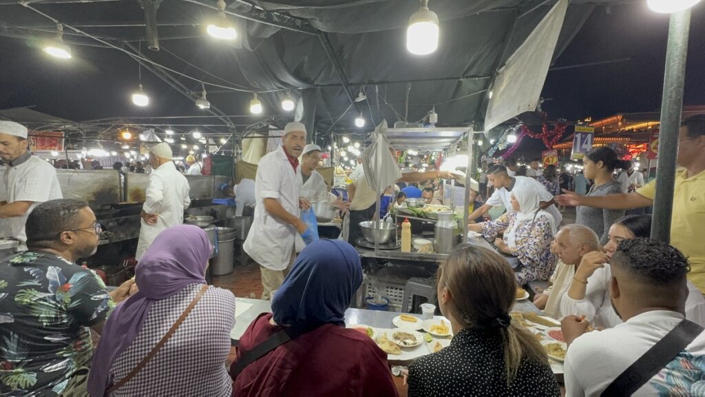 フナ市場14番の魚料理屋台