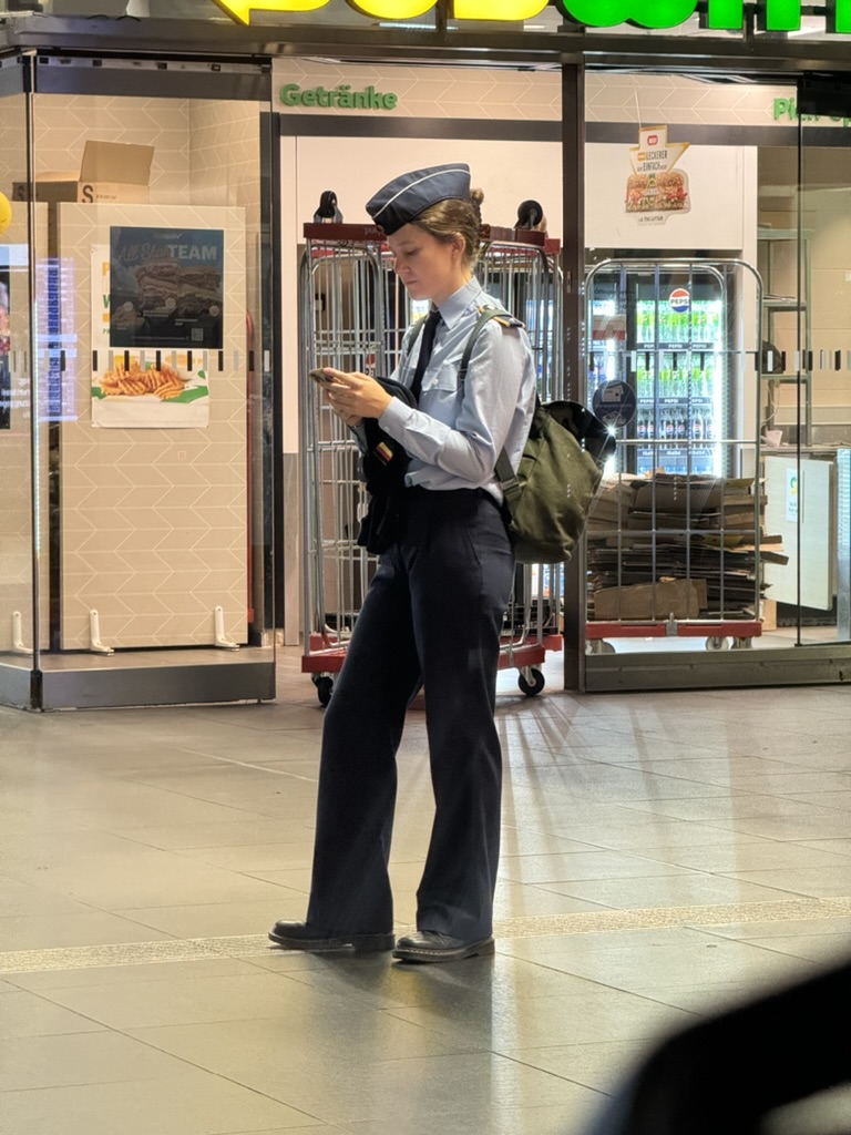 ベルリン駅にいた車掌さん